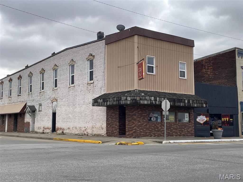 101 W State, Nokomis, IL, 62075