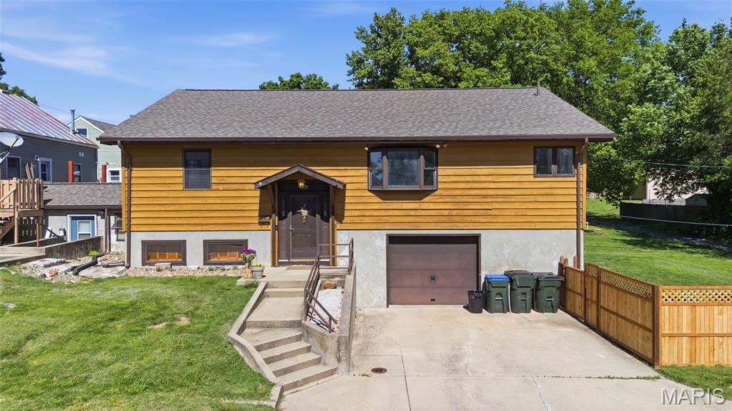 208 N Library Street, Waterloo, IL, 62298