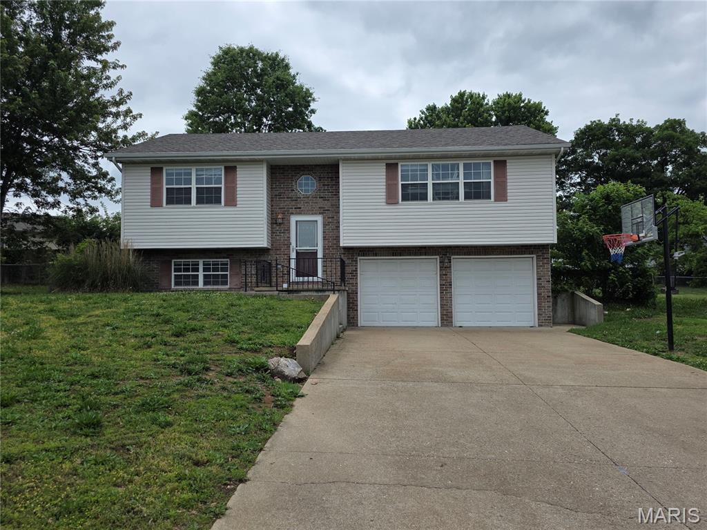 19725 Stallion Drive, Waynesville, MO, 65583 - 4 bed, 3 bath home for sale in Waynesville, MO