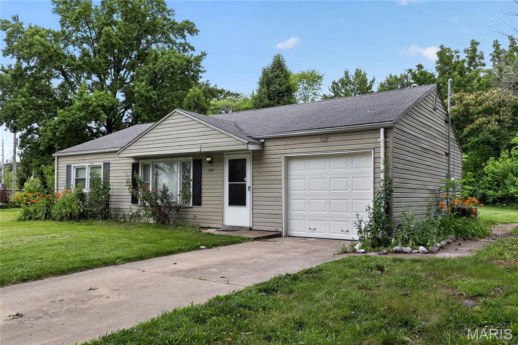1565 Lakeside Lane, Unincorporated, MO, 63138