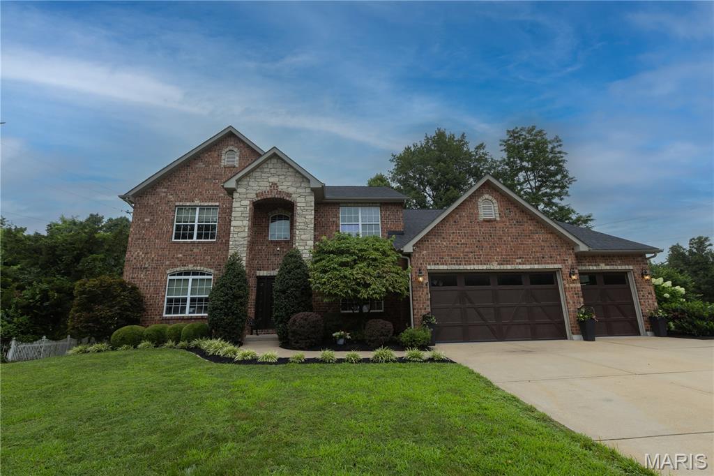 220 Woodcliffe Place Drive, Chesterfield, MO, 63005 - 6 bed, 5 bath home for sale in Chesterfield, MO