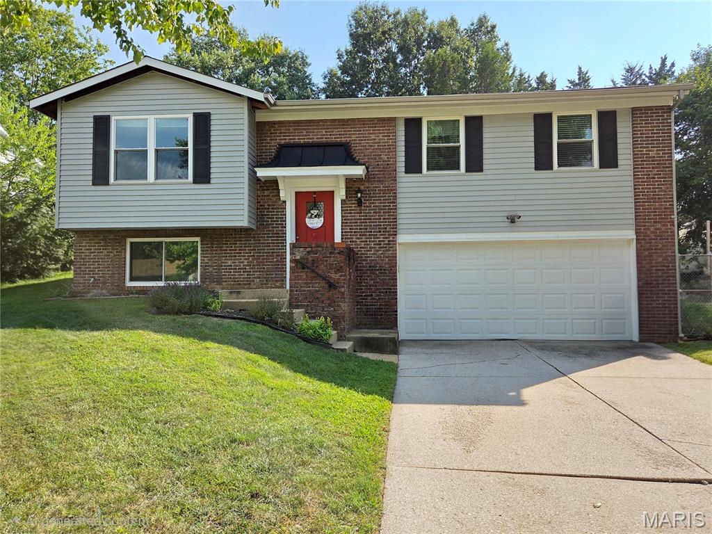 1382 Premio Drive, Fenton, MO, 63026 - 4 bed, 2 bath home for sale in Fenton, MO