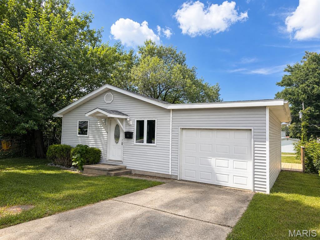 221 Watson Road, Sullivan, MO, 63080 - 3 bed, 2 bath home for sale in Sullivan, MO