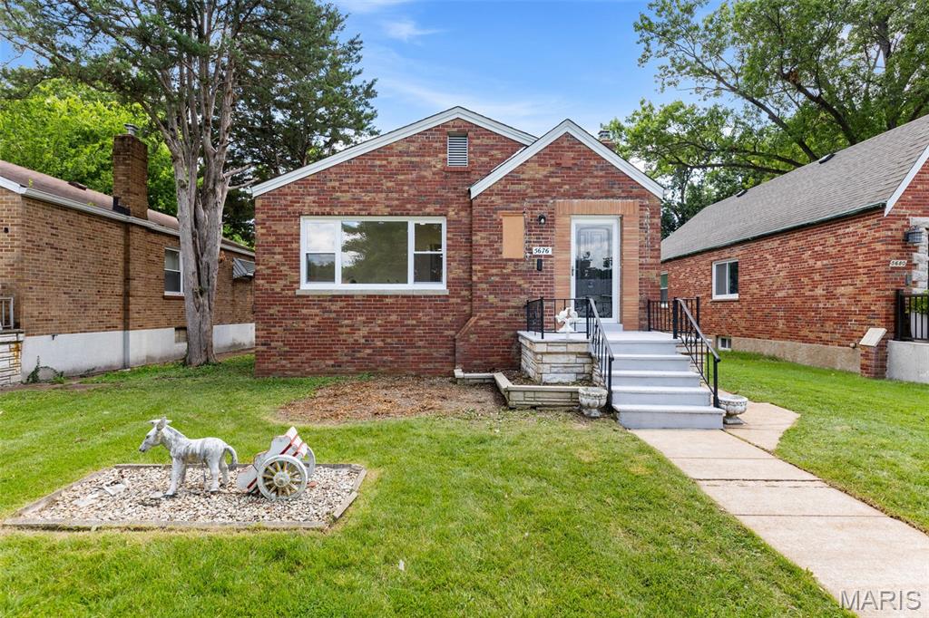 5676 Marquette