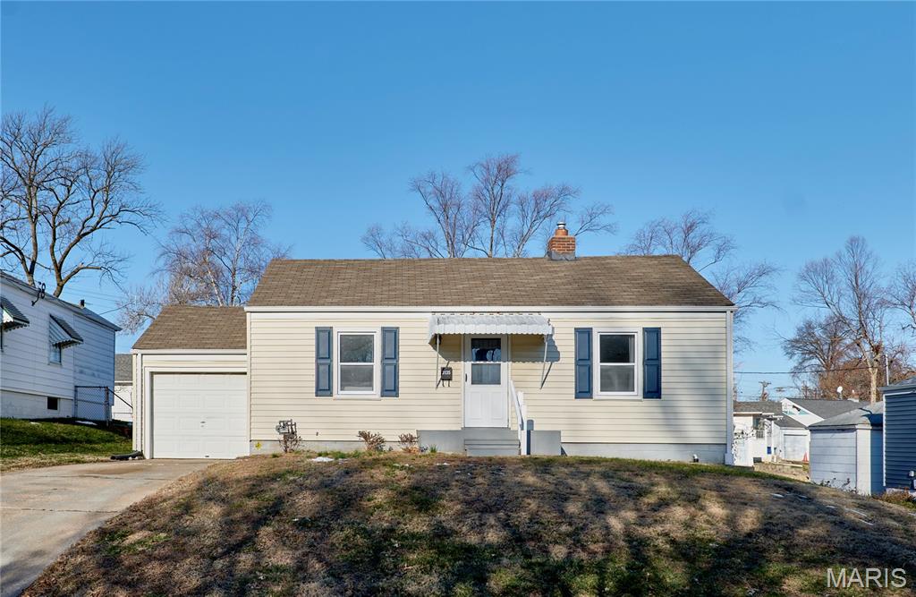 3135 La Vista Drive, St Ann, MO, 63074 - 2 bed, 1 bath home for sale in St Ann, MO