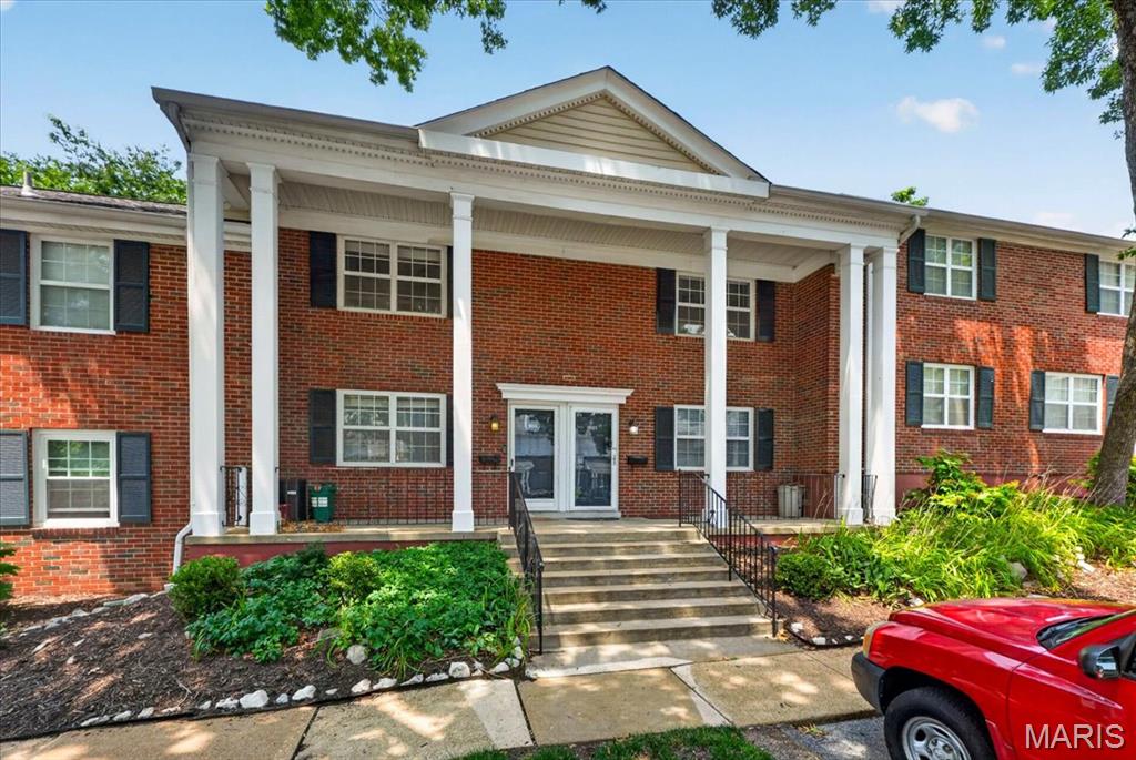 1663 E Swan Circle, Brentwood, MO, 63144 - 2 bed, 1 bath home for sale in St Louis, MO