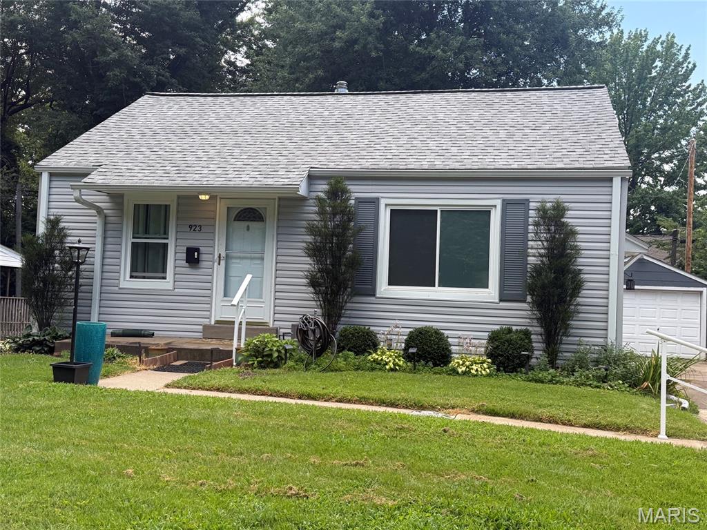 923 Tompkins Street, St Charles, MO, 63301 - 2 bed, 1 bath home for sale in St Charles, MO
