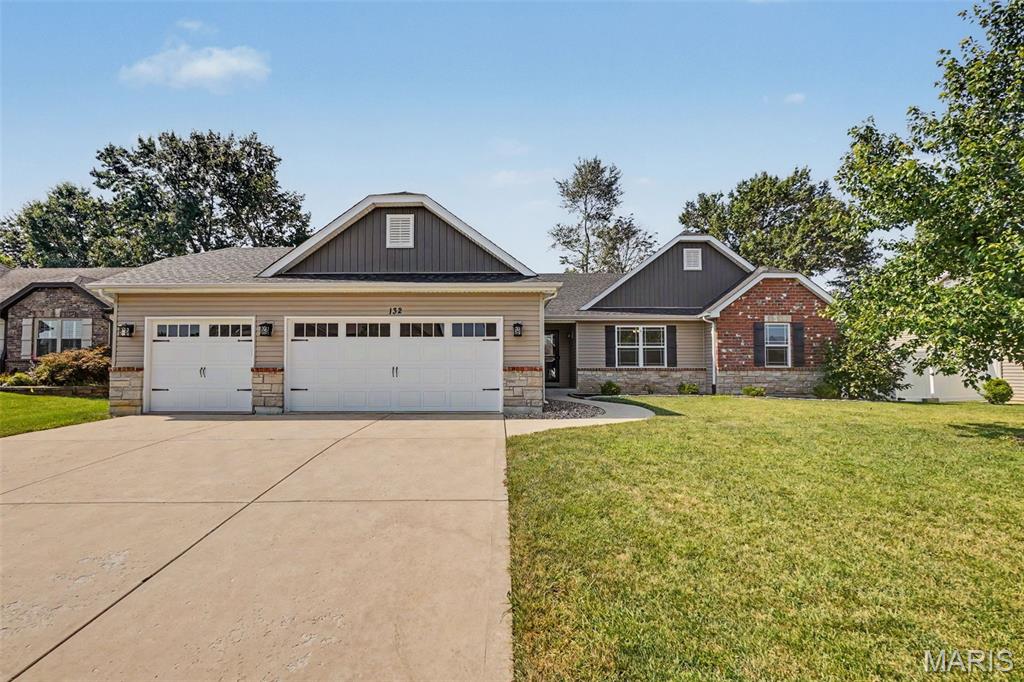 132 Albany Manor