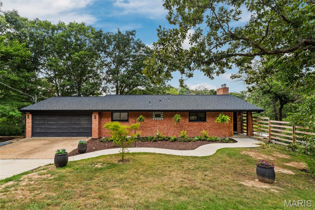 7427 Woodland