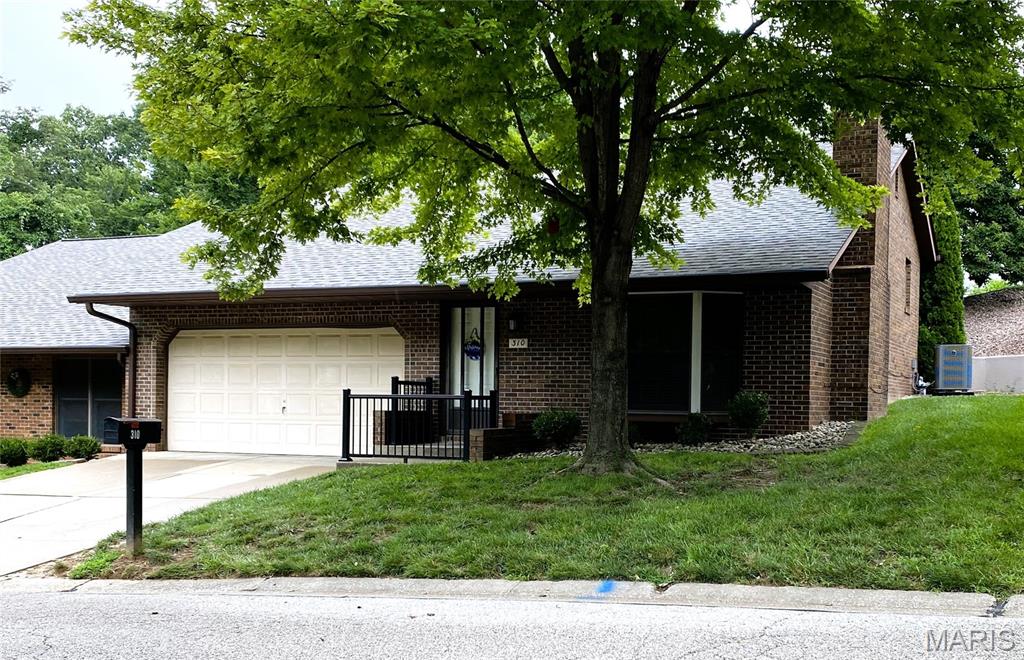 310 Northcrest Drive, Collinsville, IL, 62234 - 2 bed, 2 bath home for sale in Collinsville, MO