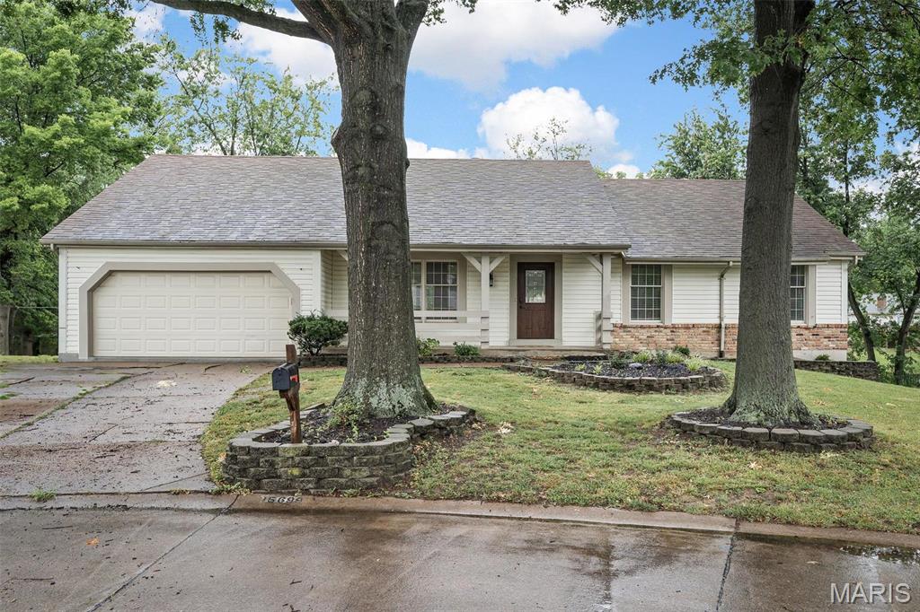 15699 Iron Lake Court, Chesterfield, MO, 63017 - 4 bed, 3 bath home for sale in Chesterfield, MO