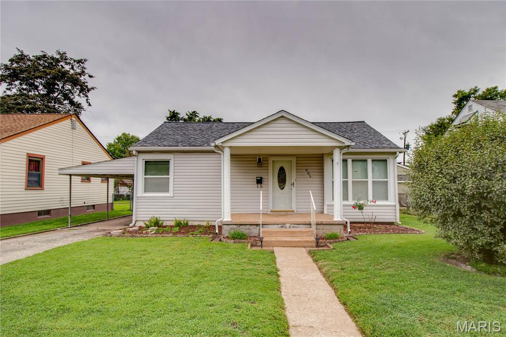 905 Madison Avenue, Wood River, IL, 62095 - 2 bed, 1 bath home for sale in Wood River, MO