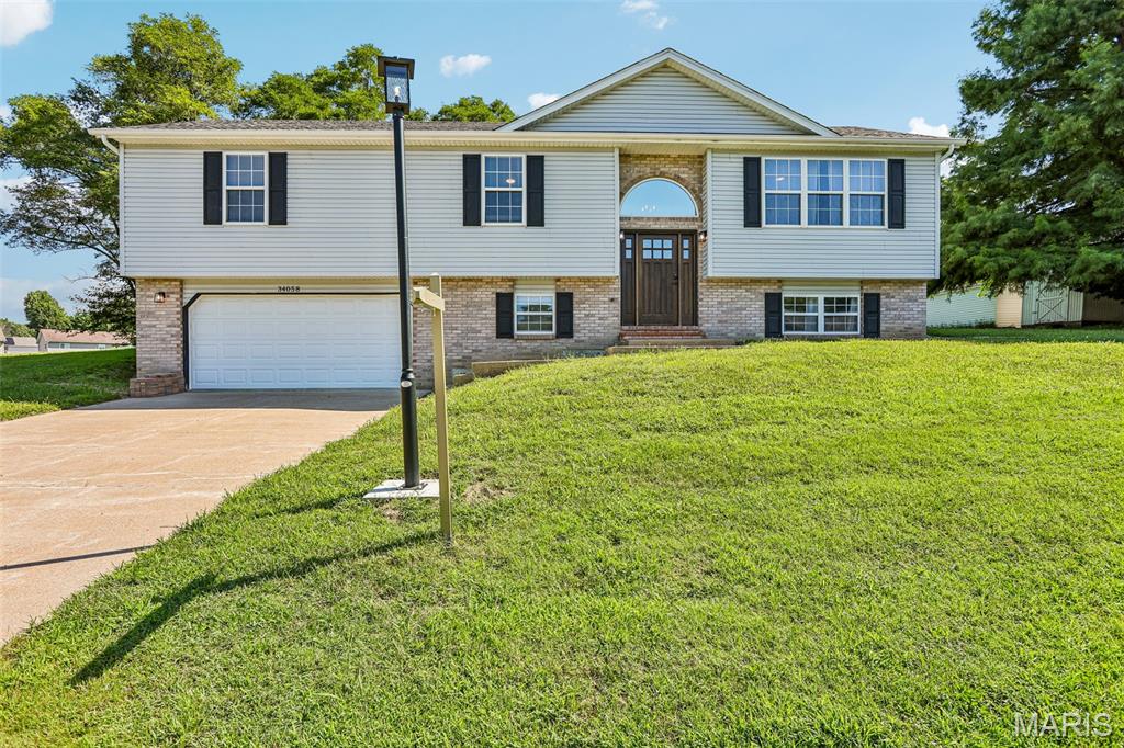 34058 Sailboat Court, Brighton, IL, 62012