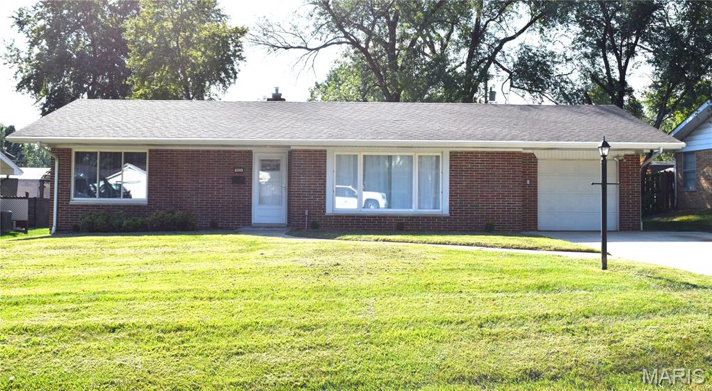 925 Moreland Drive, Belleville, IL, 62223 - 3 bed, 1 bath home for sale in Belleville, MO