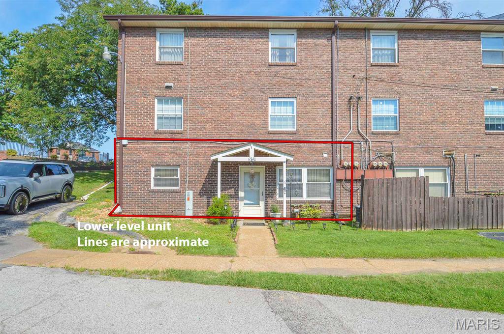 6941 Colonial Woods