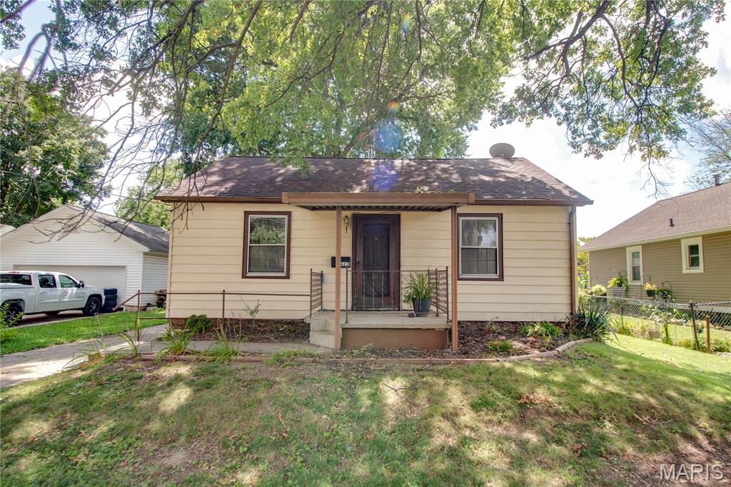 3423 Thomas Avenue, Alton, IL, 62002 - 2 bed, 1 bath home for sale in Alton, MO