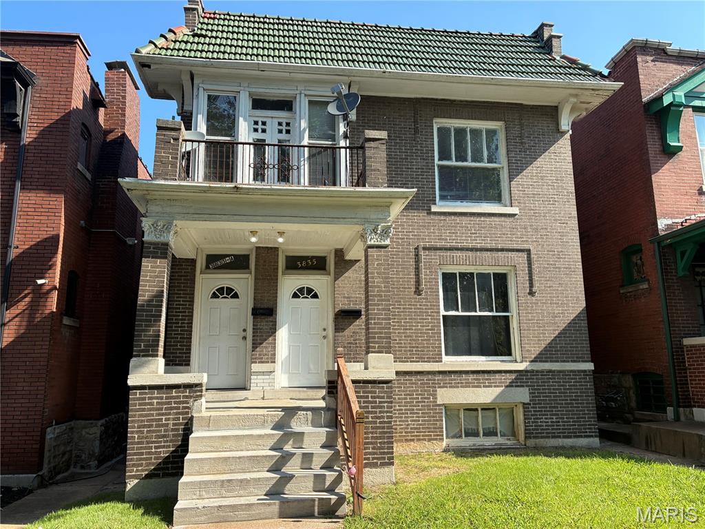3835 Shaw