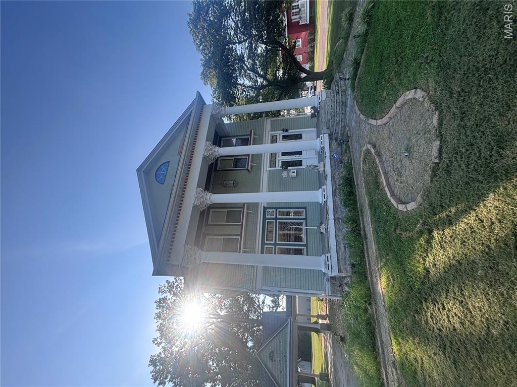 479 N Mill Street, Nashville, IL, 62263 - 4 bed, 4 bath home for sale in Nashville, MO