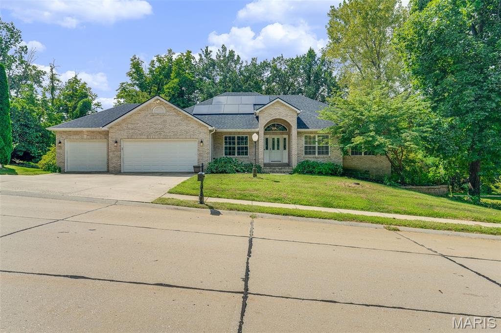 212 Michael Drive, Troy, IL, 62294 - 5 bed, 3 bath home for sale in Troy, MO
