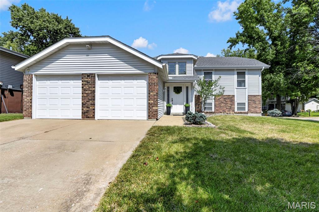 12021 Cedar Lake Court, Maryland Heights, MO, 63043 - 3 bed, 3 bath home for sale in Maryland Heights, MO