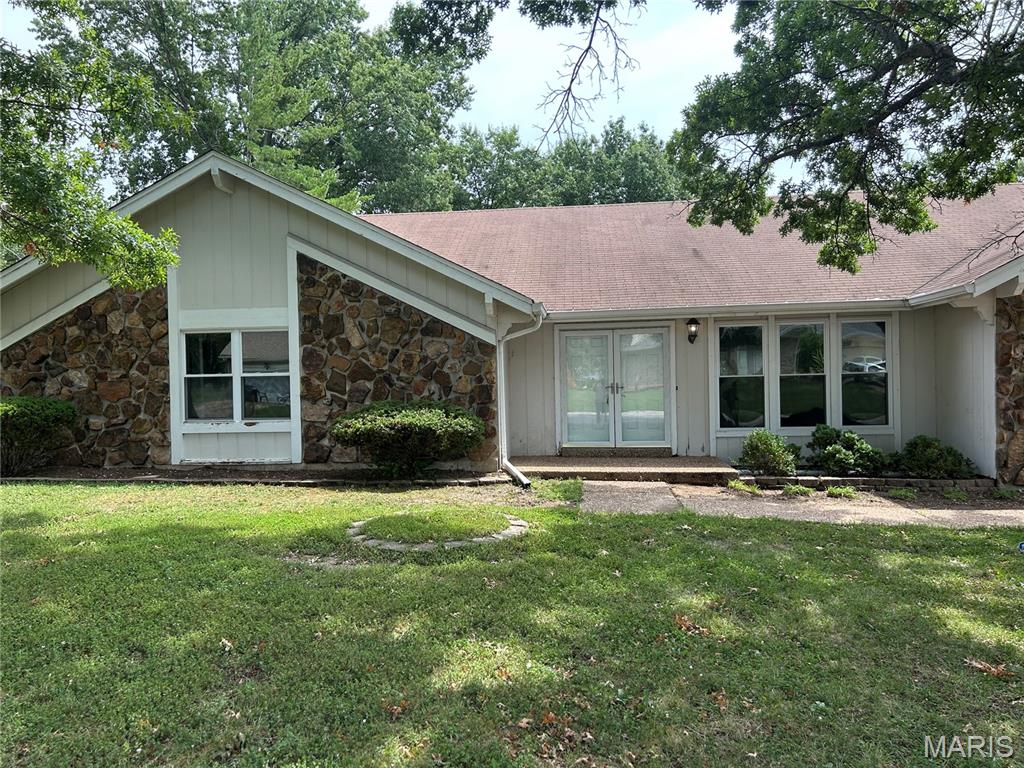216 Rue Grand Drive, Lake St Louis, MO, 63367 - 4 bed, 2 bath home for sale in Lake St Louis, MO