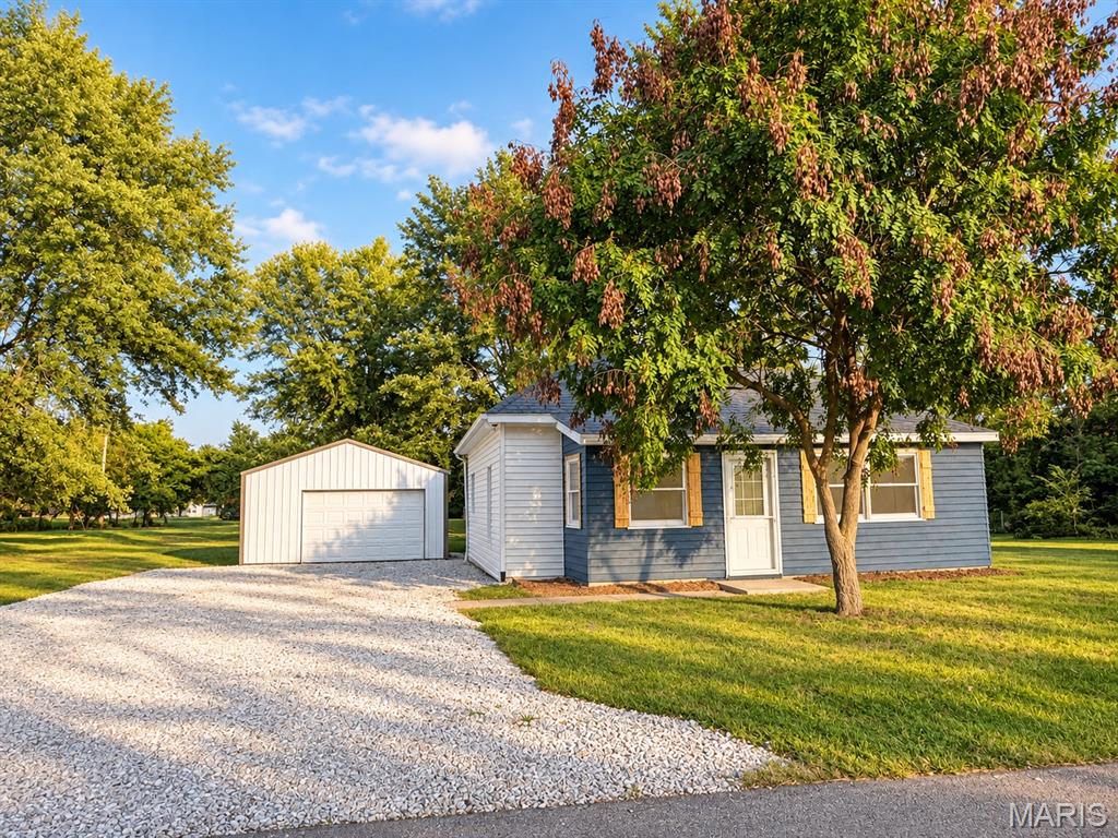 306 Southwest St, Madison, MO, 65263 - 2 bed, 2 bath home for sale in Madison, MO