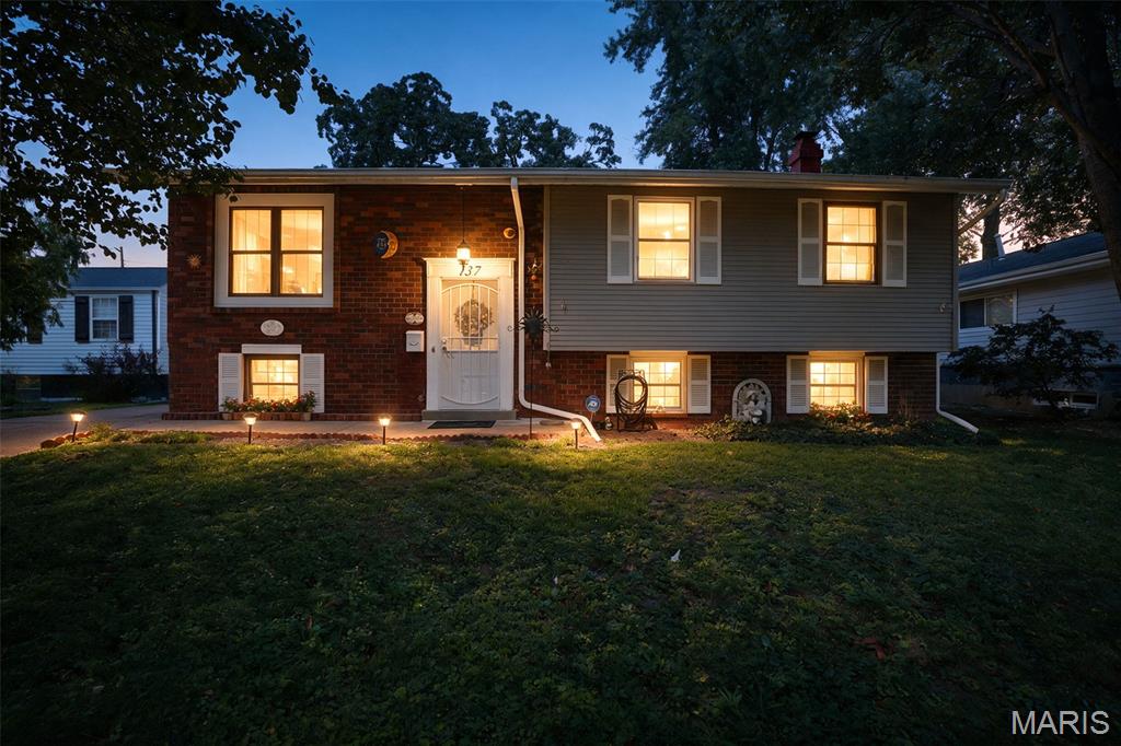 137 Huntleigh Forest Drive, Kirkwood, MO, 63122 - 3 bed, 2 bath home for sale in Kirkwood, MO