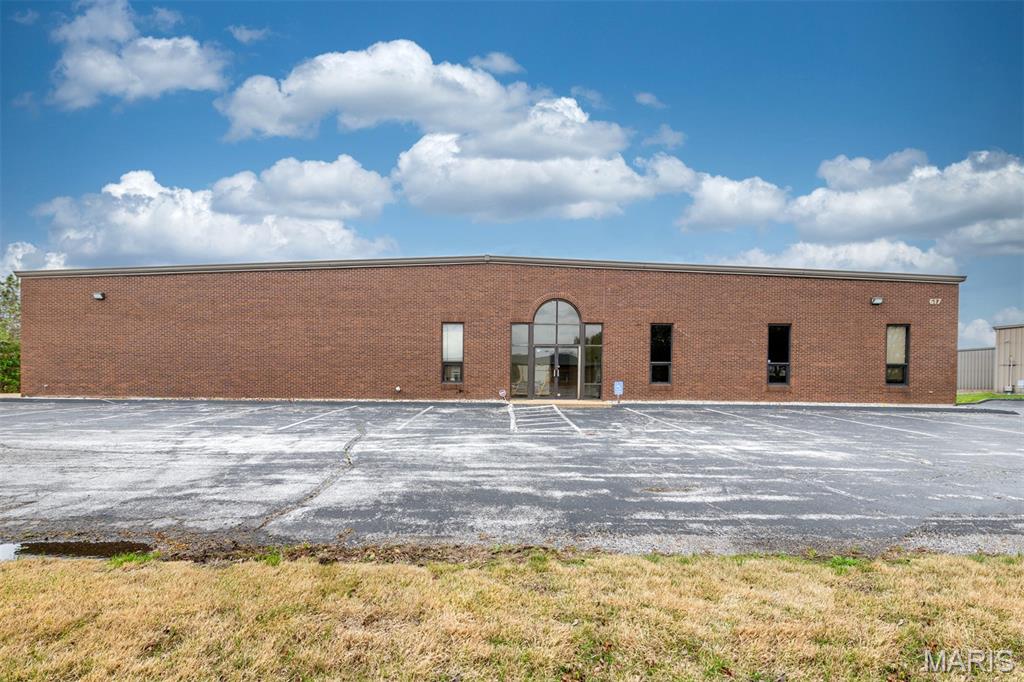 617 Cepi Drive, Chesterfield, MO, 63005