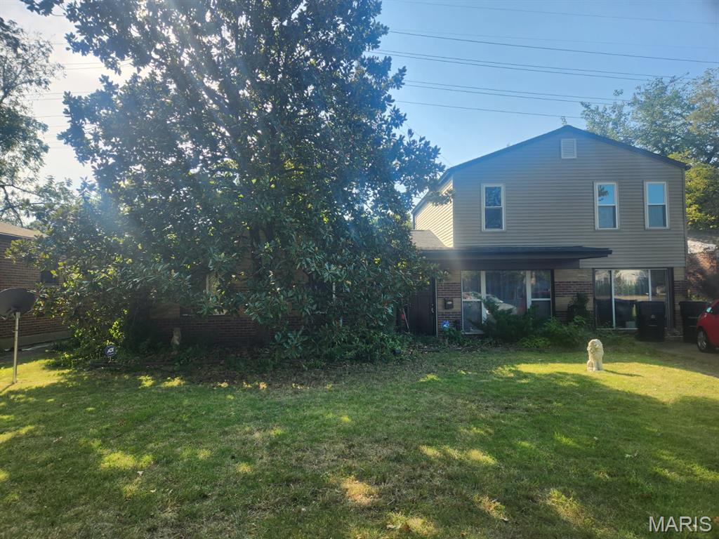 8678 Spoon Drive, University City, MO, 63132