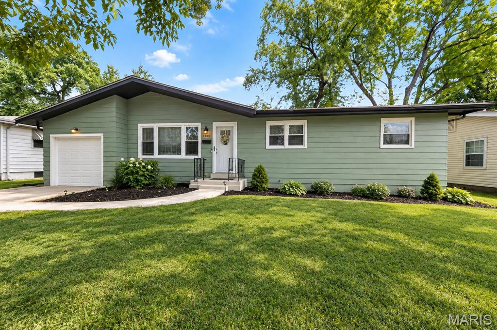1305 Lindsay