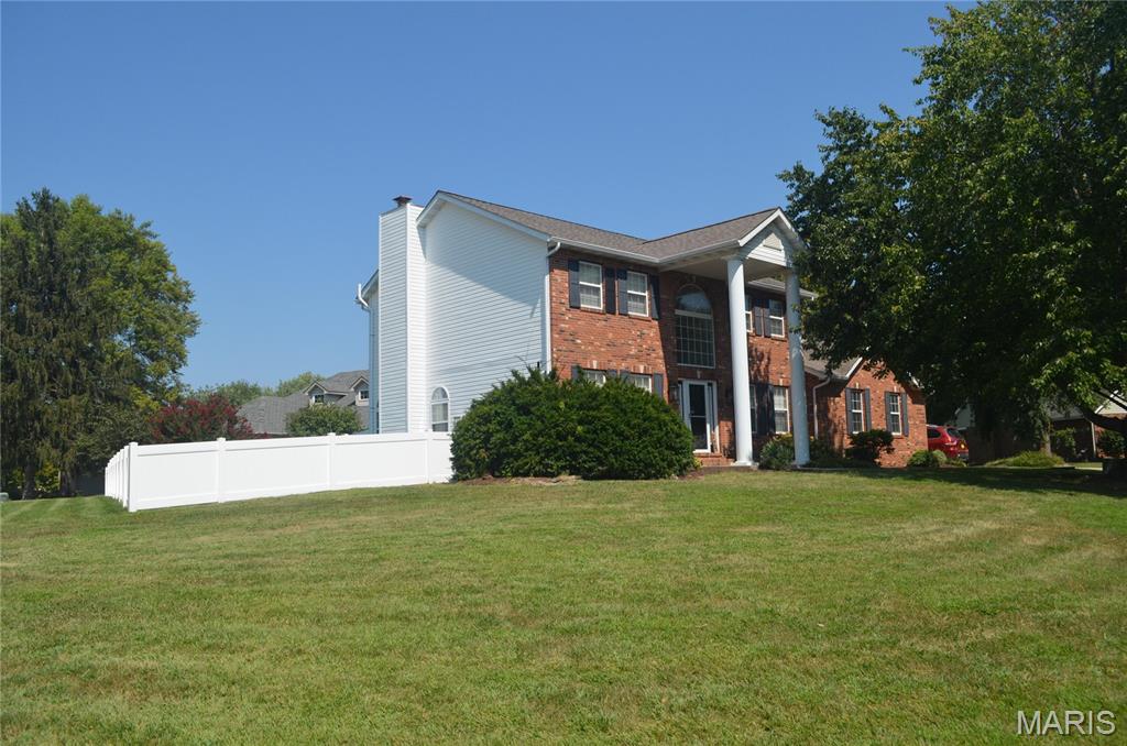 121 E Willow Bend Drive, Glen Carbon, IL, 62034 - 3 bed, 4 bath home for sale in Glen Carbon, MO
