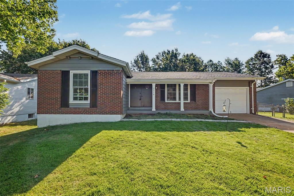 2219 Bentley Manor