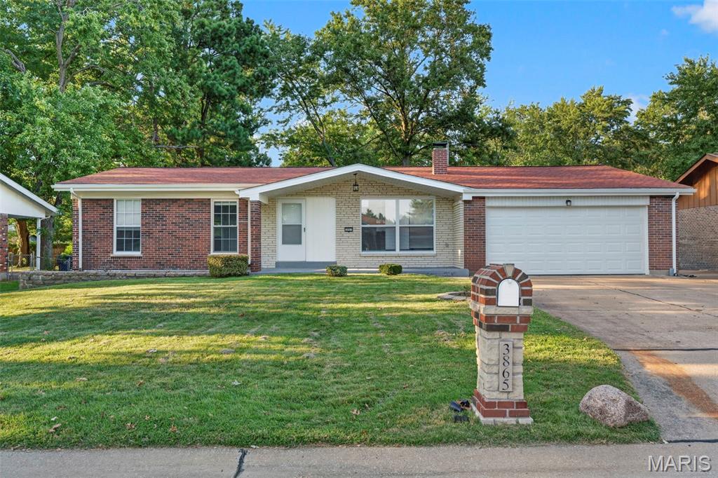 3865 Belcroft Drive, Florissant, MO, 63034 - 3 bed, 3 bath home for sale in Florissant, MO