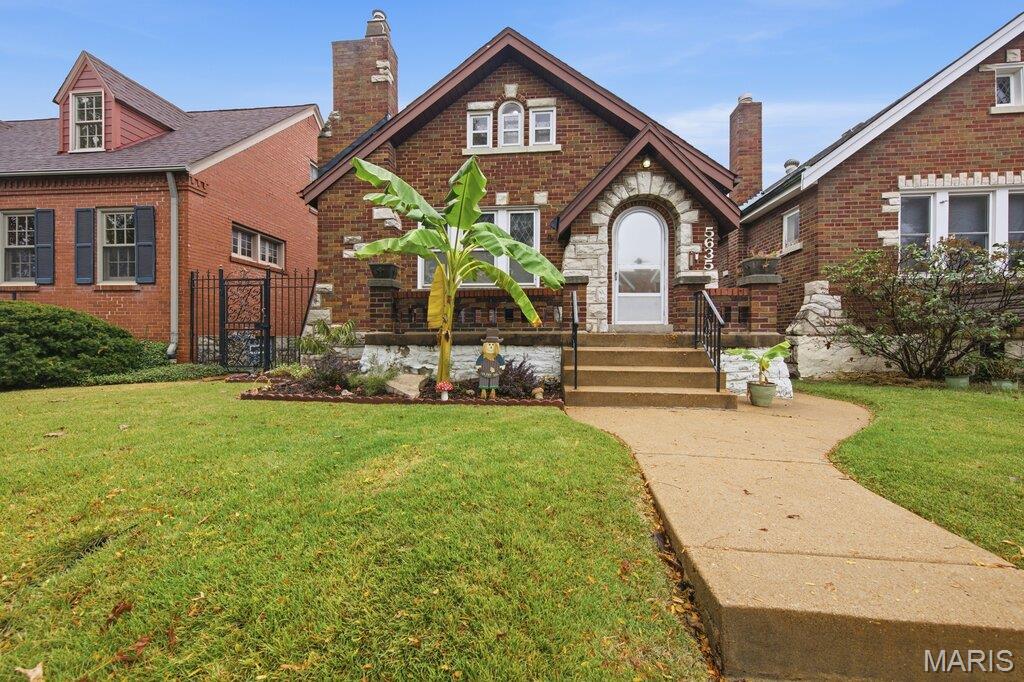 5635 Walsh