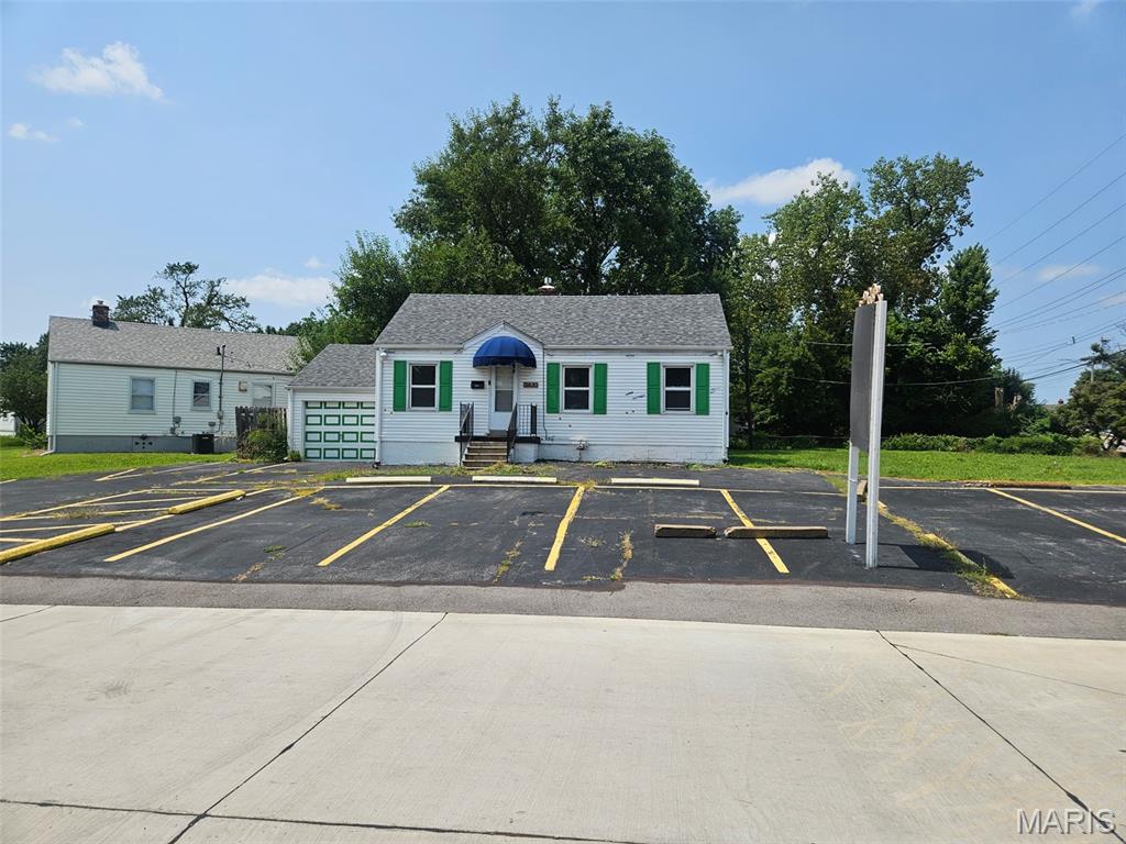3633 Saint Joachim Lane, St Ann, MO, 63074