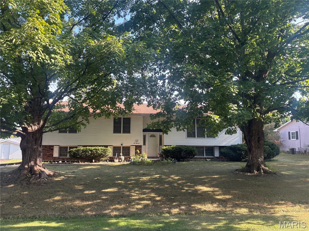 1000 W Saint John Street, Vandalia, MO, 63382 - 4 bed, 3 bath home for sale in Vandalia, MO