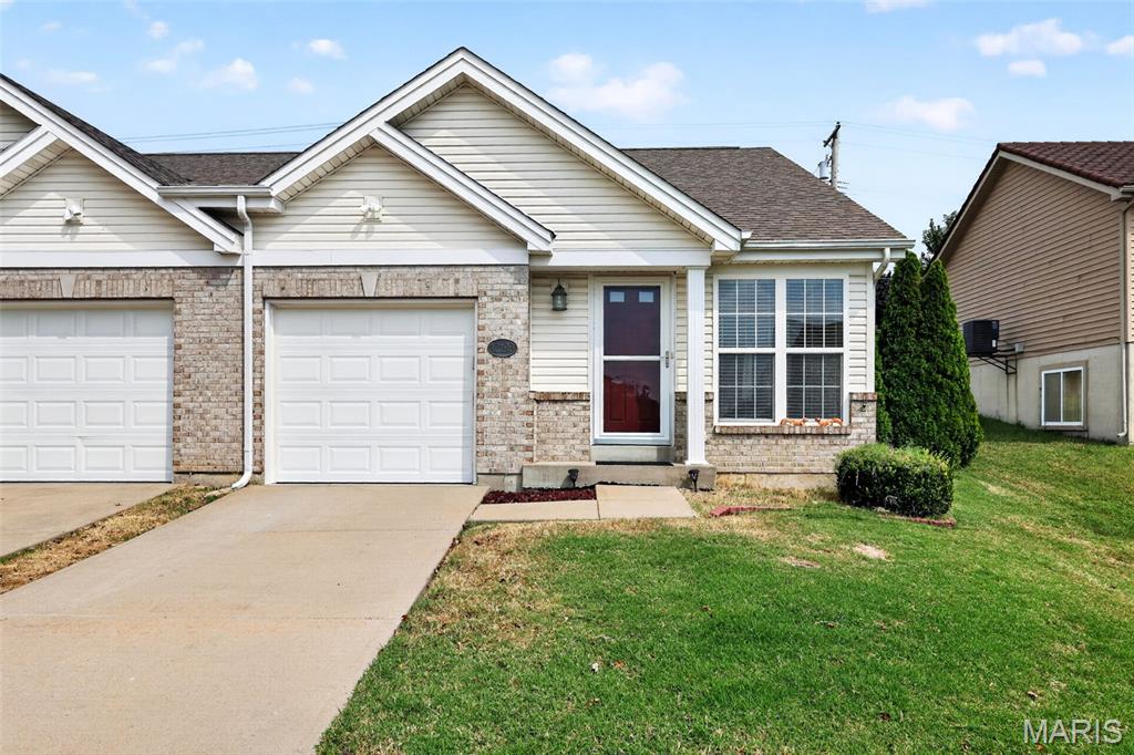 12193 McKelvey Place Drive, Bridgeton, MO, 63044