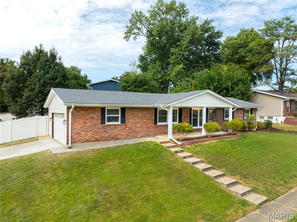 3025 Sherwood Lane, St Charles, MO, 63301