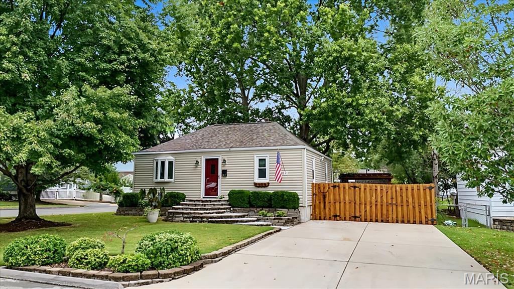 9617 Echo Lane, Overland, MO  63114