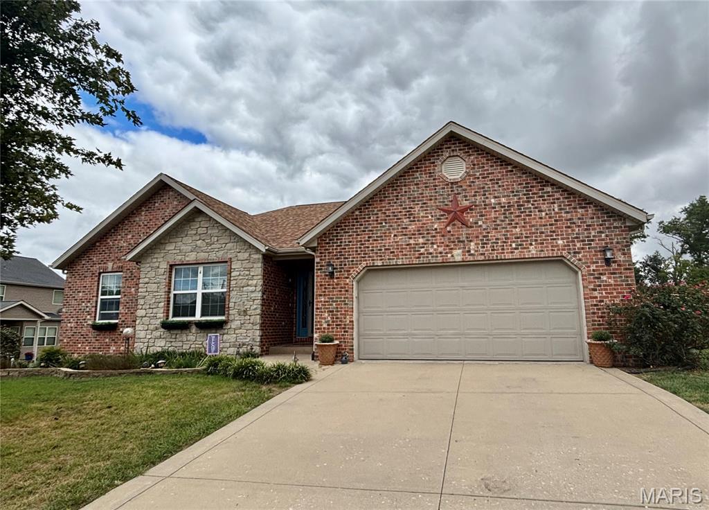 4540 Baywood Lane, Smithton, IL, 62285 - 4 bed, 3 bath home for sale in Smithton, MO