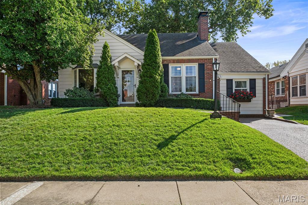 8528 Douglas Court, Brentwood, MO, 63144 - 3 bed, 2 bath home for sale in St Louis, MO