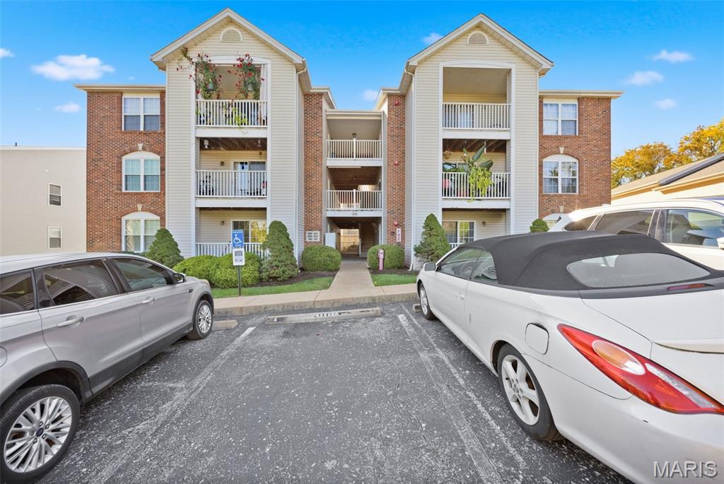 1220 River Chase